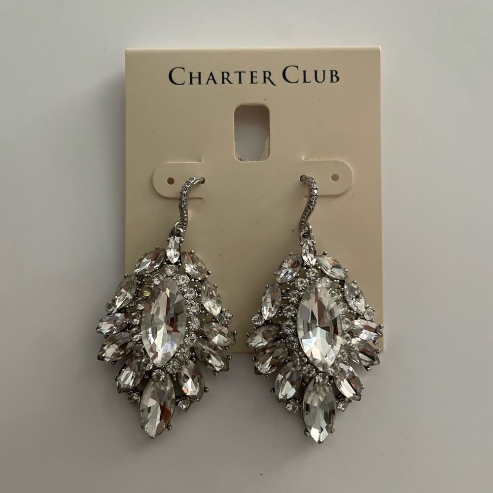 Charter Club colgantes plateados con pedrería de cristal corte marquesa